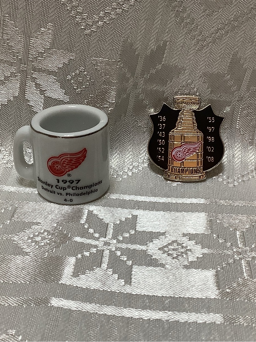 Detroit Red Wings Champion Mini Mug and Pin Unisex